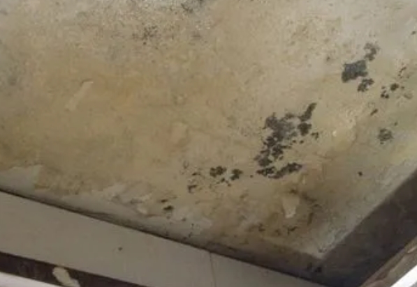 成都阳台漏水维修公司分享下成都卫生间渗水维修需要注意哪些问题。